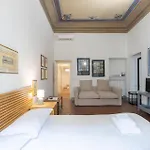 Pitti Family Apartment In Central Florence